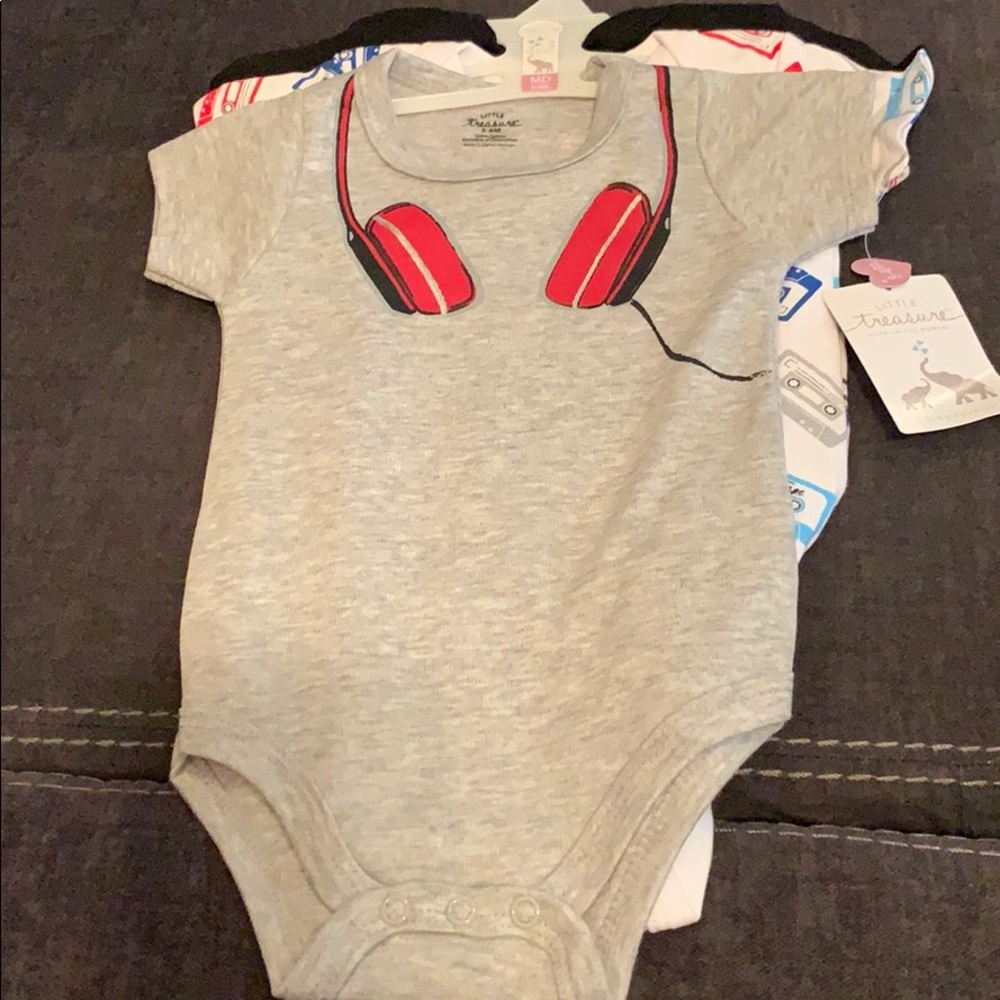 3 pack little Treasure set of onesies